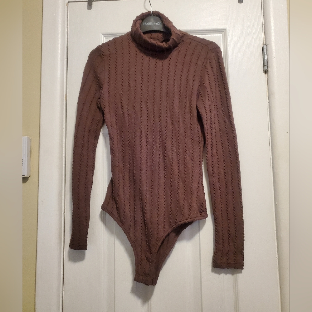 BROWN TURTLENECK BODYSUIT